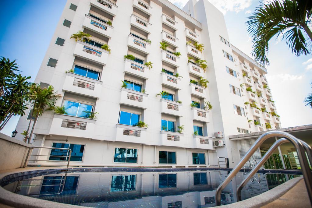 Golden City Rayong Hotel Экстерьер фото