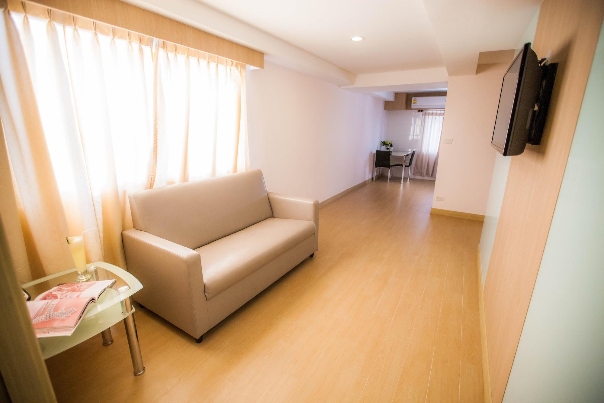 Golden City Rayong Hotel Экстерьер фото
