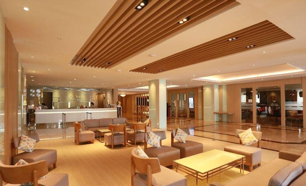 Golden City Rayong Hotel Экстерьер фото