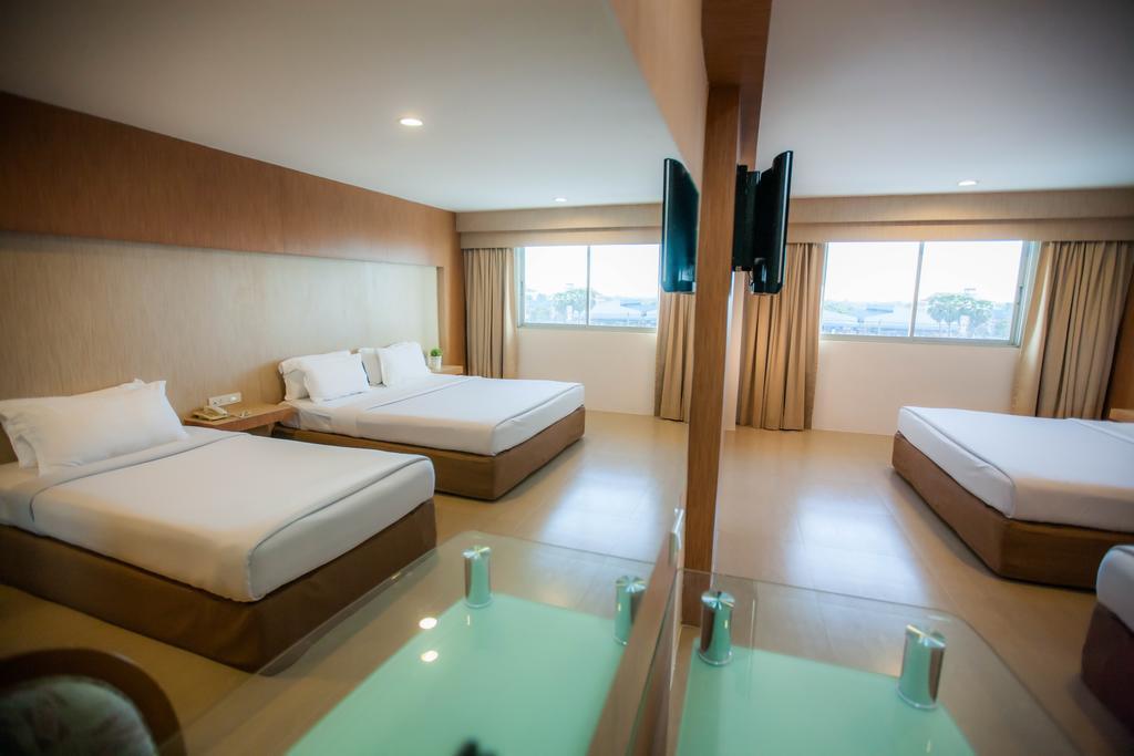 Golden City Rayong Hotel Экстерьер фото