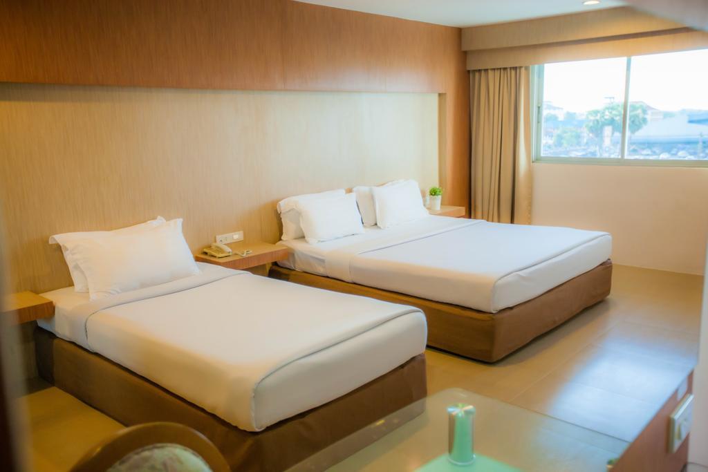 Golden City Rayong Hotel Экстерьер фото