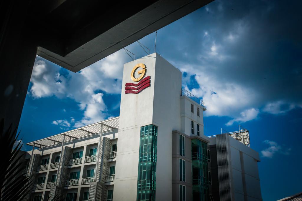 Golden City Rayong Hotel Экстерьер фото